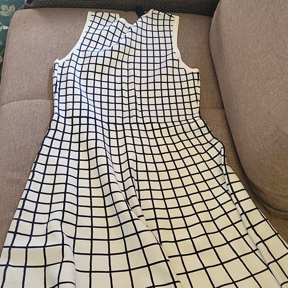 Dress - Picture 3 of 3